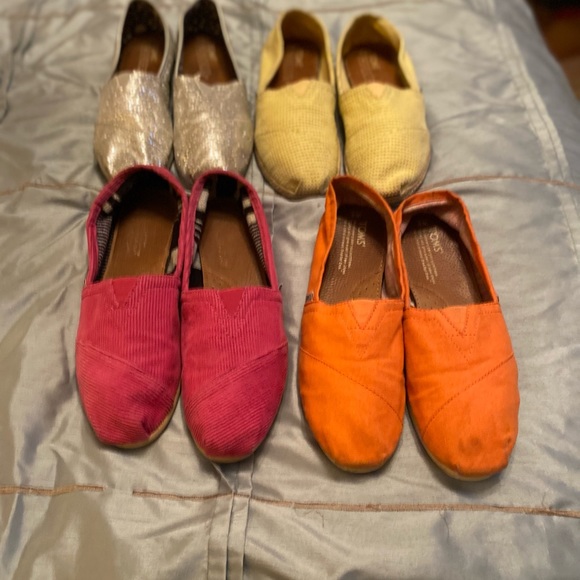 toms flat shoes in different colors size 8.5 - Picture 1 of 5